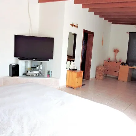 With 6 Bedrooms In With Wonderful Sea View Private Pool Enclosed Garden 4 Km From The Beach Villa *